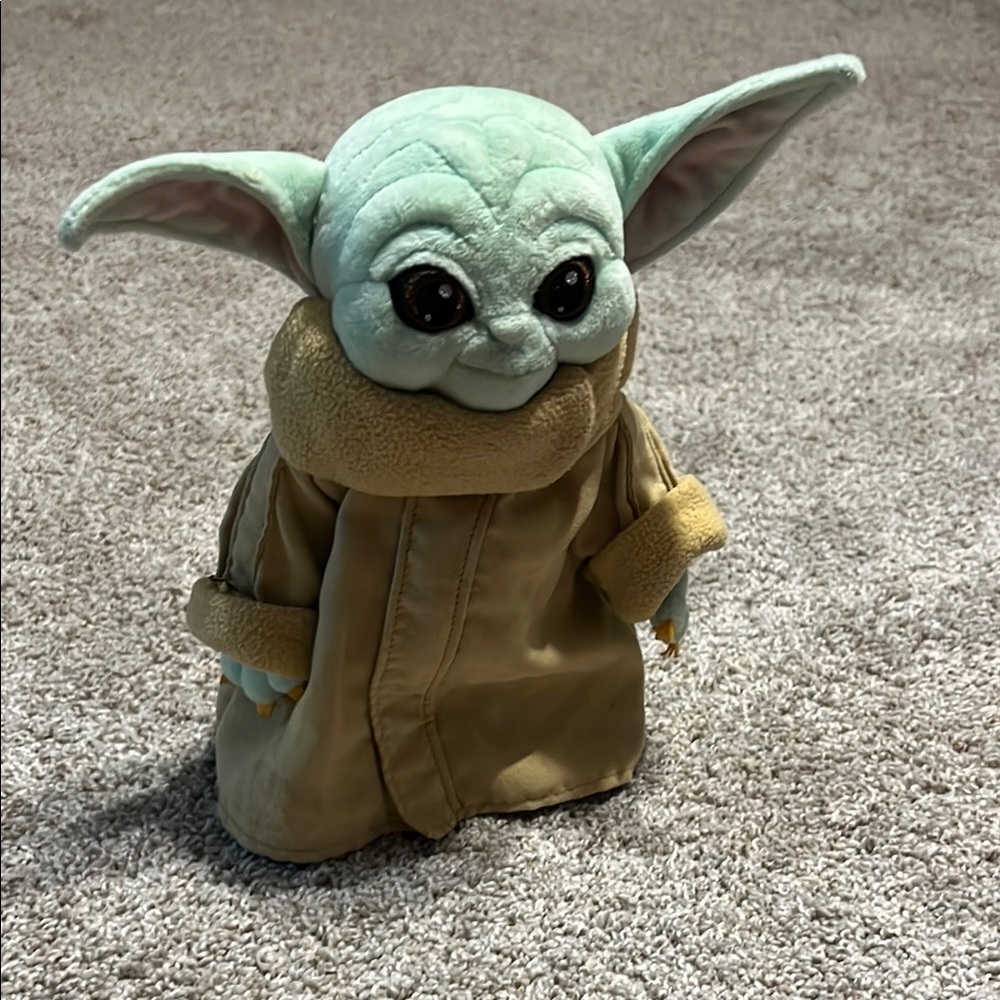 Disney World Souvenir Star Wars Yoda Green and Tan Plush Character Toy